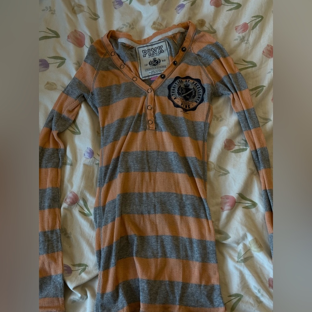 orange and grey stripped long sleeve tee